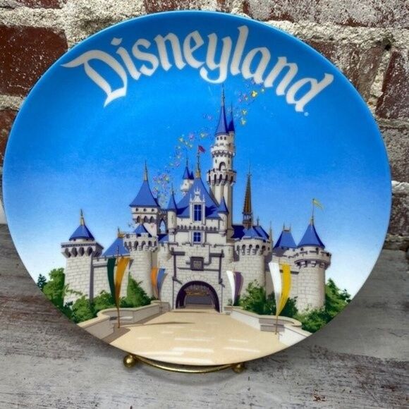 Vintage Disneyland souvenir plate - Picture 1 of 6
